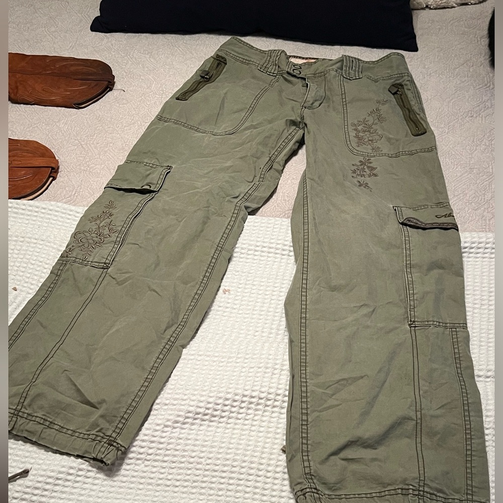 Vintage Abercrombie embroidered cargo pants with satin waist lining sz6